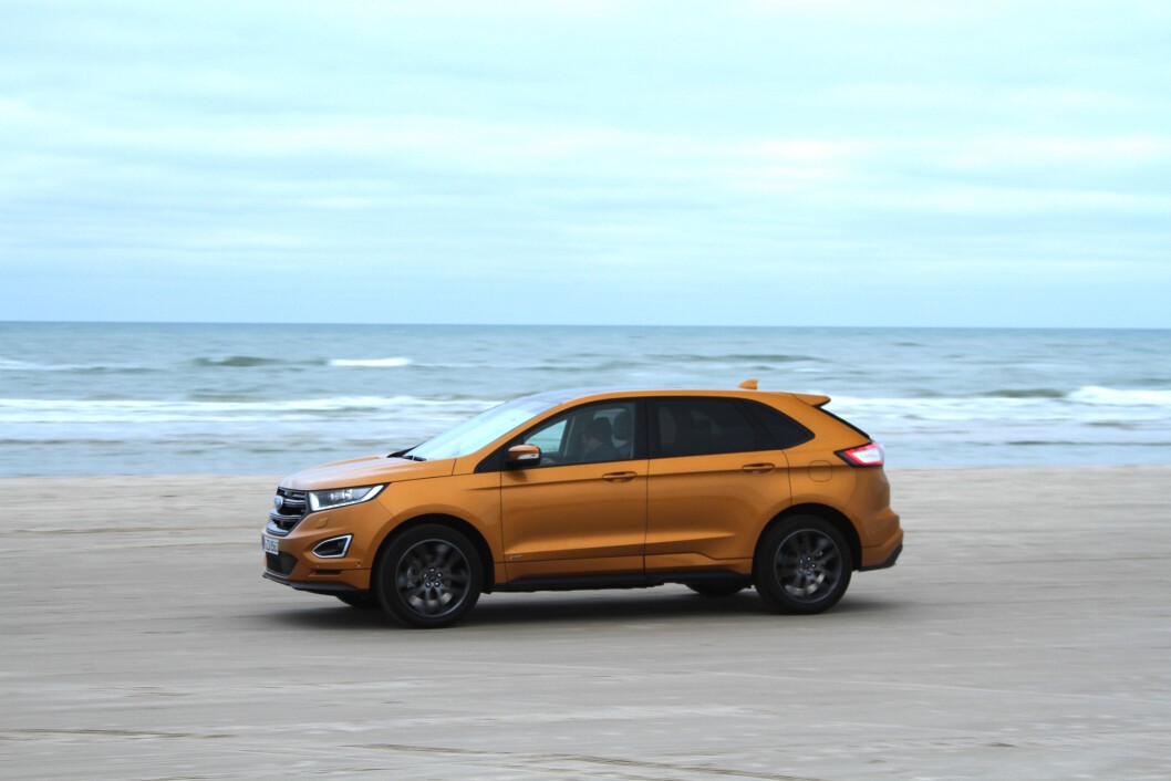 ELEGANT: Ford Edge er barsk å se på, har mye utstyr og høy komfort. Utfordringen er at konkurransen blant luksus-SUV-ene er tøff. Foto: Rune Korsvoll ELEGANT: Ford Edge er barsk å se på, har mye utstyr og høy komfort. Utfordringen er at konkurransen blant luksus-SUV-ene er tøff. Foto: Rune Korsvoll