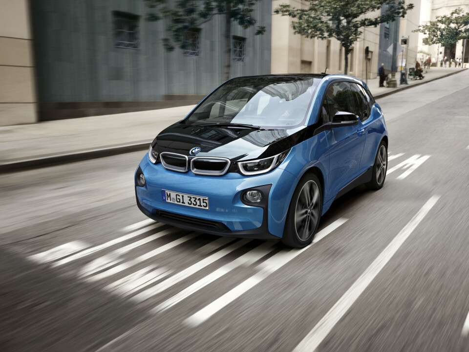 STØYER FOR LITE: Elektriske biler støyer for lite og kan være en fare for myke trafikanter. Nå innfører USA krav om støysignal. Foto: BMW