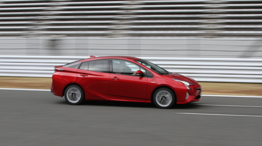 FEBRUAR: Nye Toyota Prius er på plass i Norge i februar. Enda viktigere for oss blir den ladbar utgaven som kommer neste høst. Foto: Rune Korsvoll FEBRUAR: Nye Toyota Prius er på plass i Norge i februar. Enda viktigere for oss blir den ladbar utgaven som kommer neste høst. Foto: Rune Korsvoll