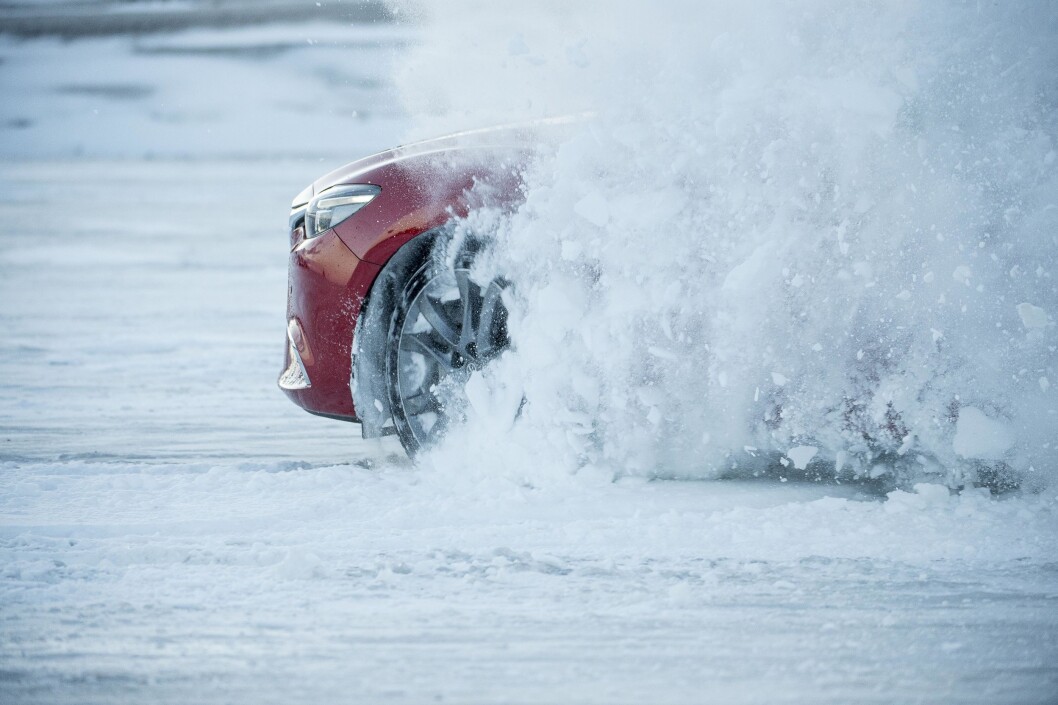 MER KREFTER: Norske biler blir sadig sterkere. Nå har gjennomsnittsbilen 133 hester under panseret. Foto: Rune Korsvoll MER KREFTER: Norske biler blir sadig sterkere. Nå har gjennomsnittsbilen 133 hester under panseret. Foto: Rune Korsvoll