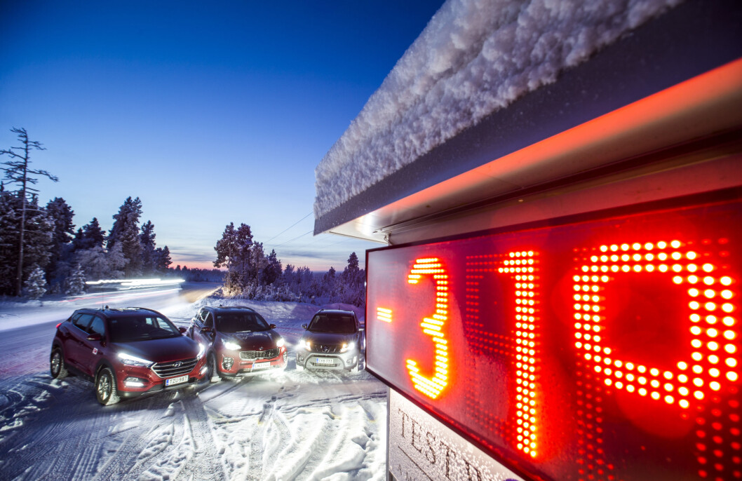 Kaldt klima: Vinter, kulde og snø er tøffe forhold både for bil og sjåfør. Det er stor forskjell på hvor raskt varm de forskjellige bilene blir. Foto: Matti Pentikäinen Kaldt klima: Vinter, kulde og snø er tøffe forhold både for bil og sjåfør. Det er stor forskjell på hvor raskt varm de forskjellige bilene blir. Foto: Matti Pentikäinen