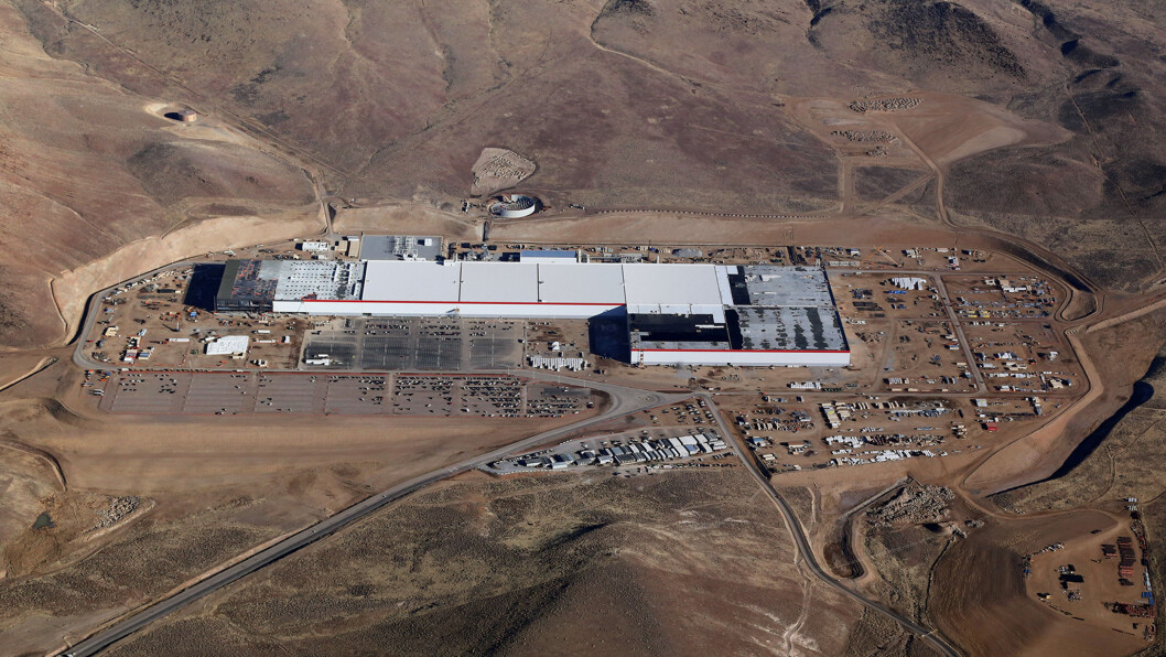 GIGANTISK: Teslas batterifabrikk utenfor Reno i Nevada, skal produsere batterier til blant annet Model 3, som flere tusen nordmenn har bestilt. Foto: Tesla GIGANTISK: Teslas batterifabrikk utenfor Reno i Nevada, skal produsere batterier til blant annet Model 3, som flere tusen nordmenn har bestilt. Foto: Tesla