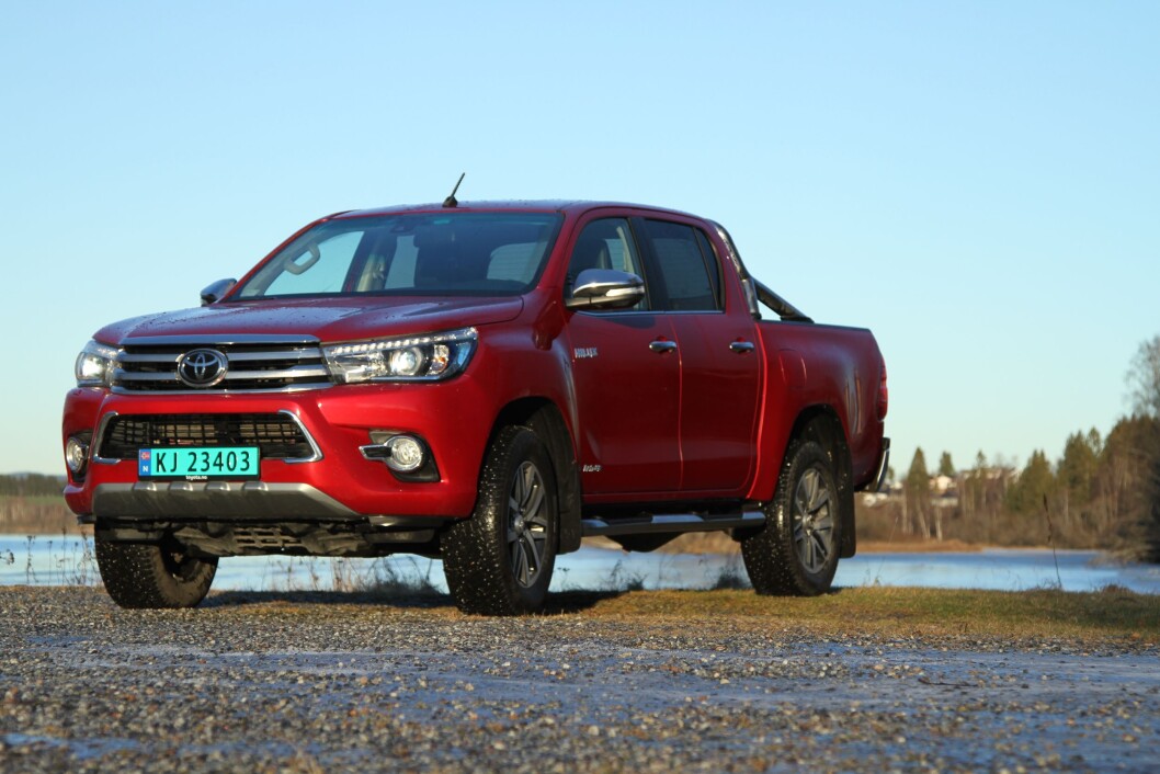 ROBUST: Det er snart 50 år siden første Toyota Hilux så dagens lys. Spesielt i områder i Afrika og Asia med svært krevende kjøreforhold, er bilen virkelig populær. Det sier mye om kvaliteten. Foto: Rune Korsvoll ROBUST: Det er snart 50 år siden første Toyota Hilux så dagens lys. Spesielt i områder i Afrika og Asia med svært krevende kjøreforhold, er bilen virkelig populær. Det sier mye om kvaliteten. Foto: Rune Korsvoll