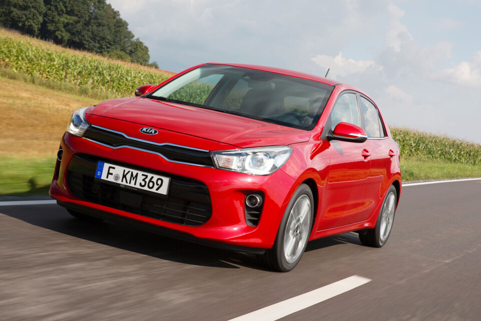 STØRRE: Første generasjon Kia Rio kom i 2000. Fjerde generasjon er litt større og salget i Norge starter i mars. Foto: Kia