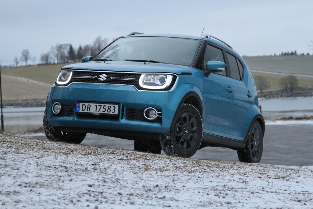LITEN OG GOD: Dersom du ikke har stort behov for plass, men vil ha en rimelig bil med firehjulstrekk og høy sitteposisjon, er nye Suzuki Ignis et svært godt alternativ. Foto: Rune Korsvoll LITEN OG GOD: Dersom du ikke har stort behov for plass, men vil ha en rimelig bil med firehjulstrekk og høy sitteposisjon, er nye Suzuki Ignis et svært godt alternativ. Foto: Rune Korsvoll