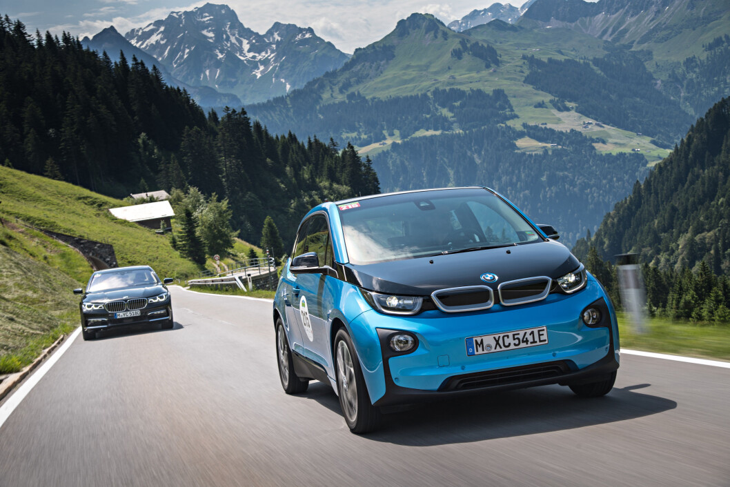 MEST SOLGT: Etter at BMW i3 fikk større batteri og lengre rekkevidde, er den blitt den mest populære elbilen i Norge. Foto: BMW MEST SOLGT: Etter at BMW i3 fikk større batteri og lengre rekkevidde, er den blitt den mest populære elbilen i Norge. Foto: BMW