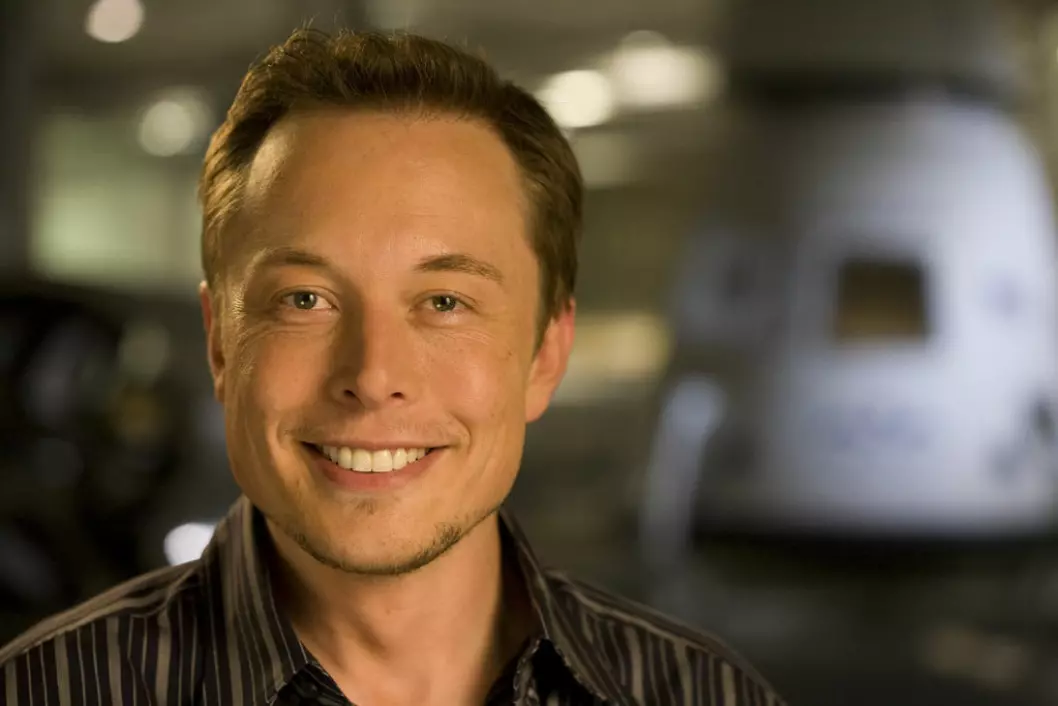 STORE KONSEKVENSER: Tesla-gründer Elon Musk tror selvkjørende biler vil koste jobben for 15 prosent av de ansatte i bil- og transportbransjen.