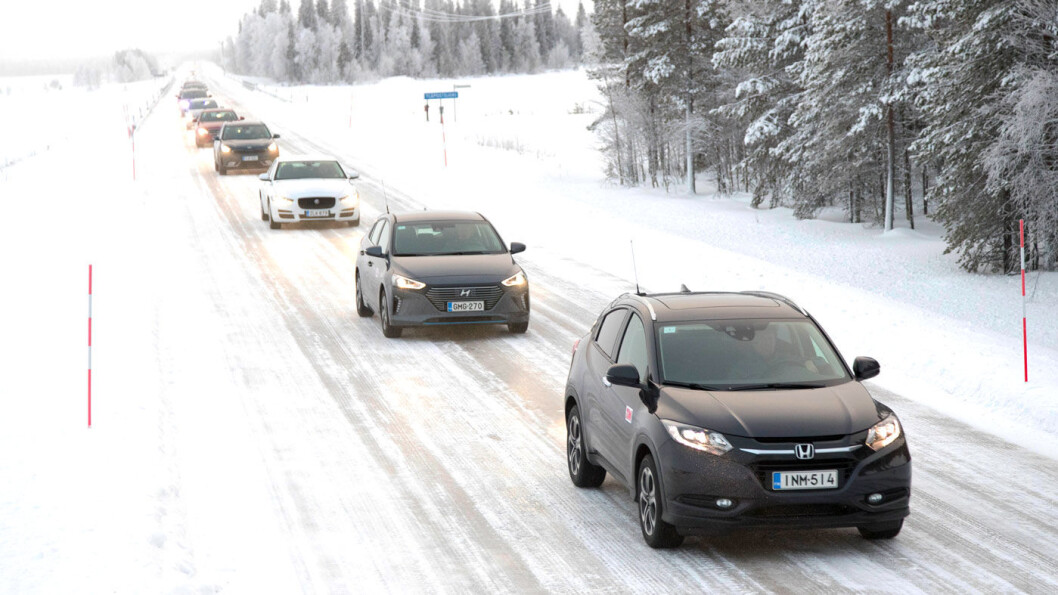 HVILKNE BIL ER BEST? Vi har testet 16 ulike biler under ekstreme forhold for å se hvilke som duger best på nordisk vinterføre. Foto: Pekka Nieminen HVILKNE BIL ER BEST? Vi har testet 16 ulike biler under ekstreme forhold for å se hvilke som duger best på nordisk vinterføre. Foto: Pekka Nieminen