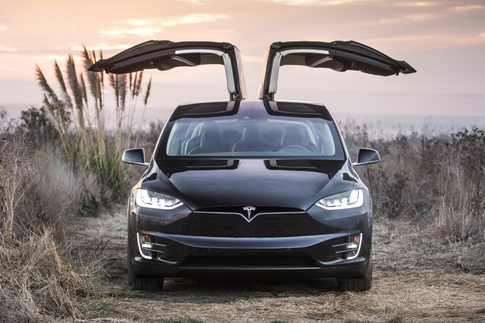 Tesla Model X – 2250 kg på henger, ikke taklast
