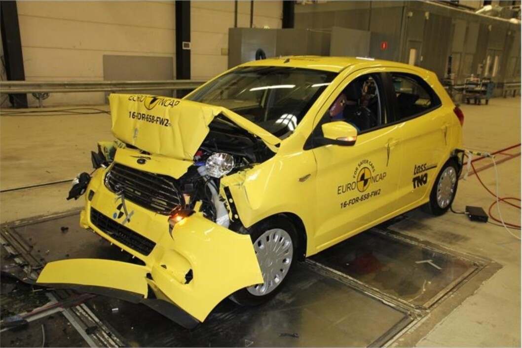 SKUFFER: Fiat 500 og Ford Ka+ beskytter fører og passasjer dårlig og mangler viktig sikkerhetsutstyr. Foto: EuroNCAP SKUFFER: Fiat 500 og Ford Ka+ beskytter fører og passasjer dårlig og mangler viktig sikkerhetsutstyr. Foto: EuroNCAP