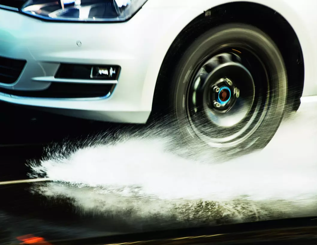 BEST I TEST: Michelin er eneste med bremselengde under 30 meter på våt asfalt. Foto: Lasse Allard