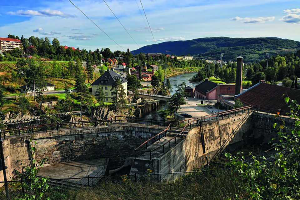 NYE TONER: Myrens Dam ble bygget på Øvre Tinfos i Notodden i 1807, i dag er det gamle damanlegget en konsertscene.