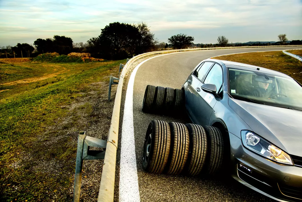 TRE STJERNER: Michelin topper resultatlista når det kommer til bremsing på tørr asfalt. Foto: Lasse Allard
