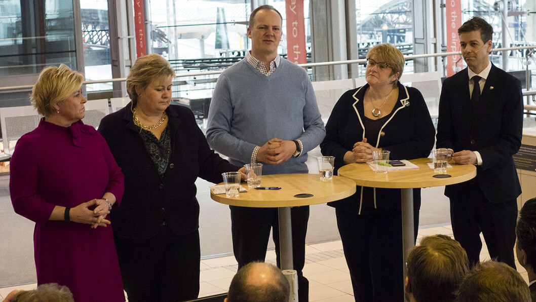 PÅSKEBUDSKAP: Finansminister Siv Jensen (f.v.), statsminister Erna Solberg, Venstre-leder Trine Skei Grande og KrF-leder Knut Arild Hareide flankerer samferdselsminister Ketil Solvik-Olsen (midten) som sier ny NTP kommer før påske. PÅSKEBUDSKAP: Finansminister Siv Jensen (f.v.), statsminister Erna Solberg, Venstre-leder Trine Skei Grande og KrF-leder Knut Arild Hareide flankerer samferdselsminister Ketil Solvik-Olsen (midten) som sier ny NTP kommer før påske.