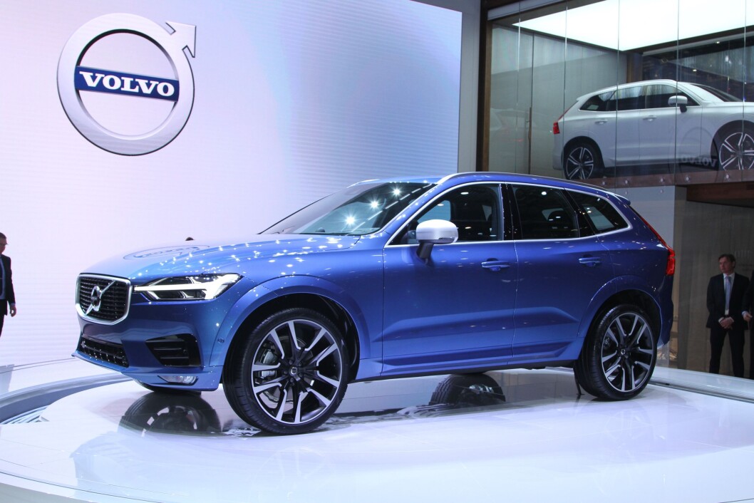 SIKKERHET: Nye Volvo XC60 får mye nytt sikkerhetsutstyr. Et system oppdager biler som kommer over i motsatt kjørefelt mot deg og vil automatisk gripe inn og svinge bilen vekk fra den møtende bilen. Foto: Rune Korsvoll SIKKERHET: Nye Volvo XC60 får mye nytt sikkerhetsutstyr. Et system oppdager biler som kommer over i motsatt kjørefelt mot deg og vil automatisk gripe inn og svinge bilen vekk fra den møtende bilen. Foto: Rune Korsvoll