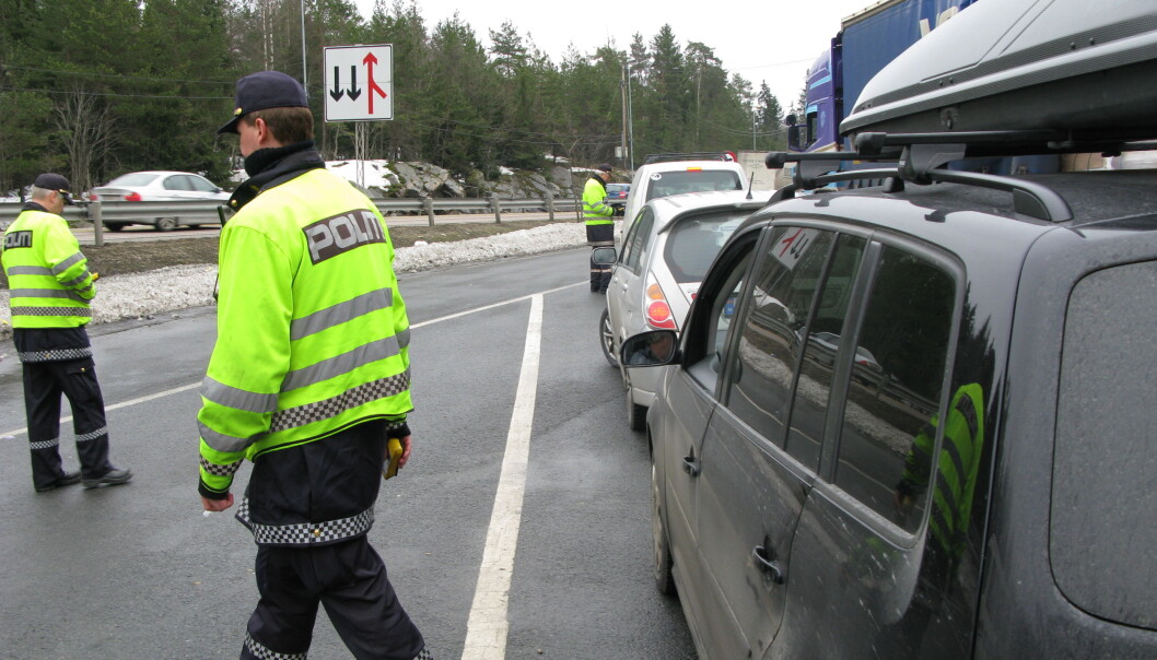 <span class="font-weight-bold" data-lab-font_weight_desktop="font-weight-bold">PRIKK-PRIKK: </span>Politiet kan gi prikker ved trafikkforseelser. Statens vegvesen har derimot ikke lov til å prikkbelaste deg. <span class="font-weight-bold" data-lab-font_weight_desktop="font-weight-bold">PRIKK-PRIKK: </span>Politiet kan gi prikker ved trafikkforseelser. Statens vegvesen har derimot ikke lov til å prikkbelaste deg.