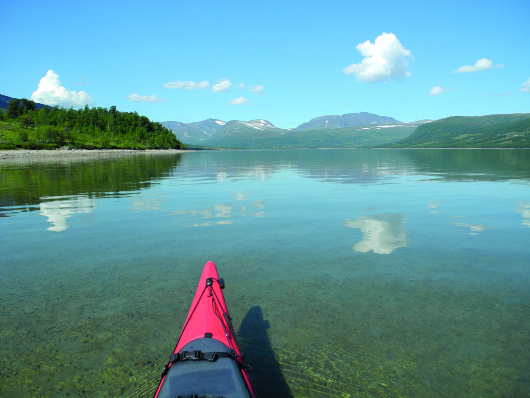 RIVIERA: Sørenden av Gjevilvatnet en knallbra sommerdag frister til bading og padling. RIVIERA: Sørenden av Gjevilvatnet en knallbra sommerdag frister til bading og padling.