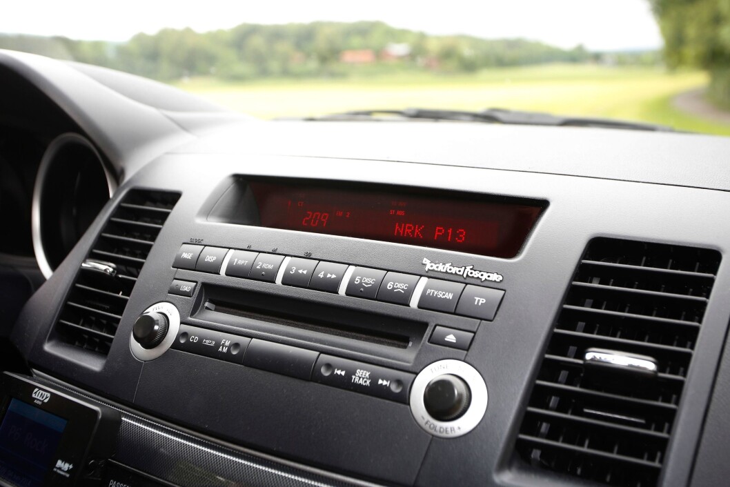 ADVARER: En integrert radio er tryggere enn ettermonterte løsninger, mener NAFs forbrukeravdeling. Foto: Tore Guriby ADVARER: En integrert radio er tryggere enn ettermonterte løsninger, mener NAFs forbrukeravdeling. Foto: Tore Guriby