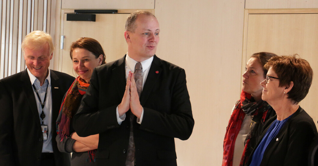 Ketil Solvik-Olsen (midten) håper på gode råd fra blant andre Avinor-sjef Dag Falk-Petersen (fra venstre), Silvija Seres i Polyteknisk Forening, konsernsjef Alexandra Bech Gjørv i SINTEF og Jernbanedirektør Elisabeth Enger. Foto: Peter Raaum Ketil Solvik-Olsen (midten) håper på gode råd fra blant andre Avinor-sjef Dag Falk-Petersen (fra venstre), Silvija Seres i Polyteknisk Forening, konsernsjef Alexandra Bech Gjørv i SINTEF og Jernbanedirektør Elisabeth Enger. Foto: Peter Raaum