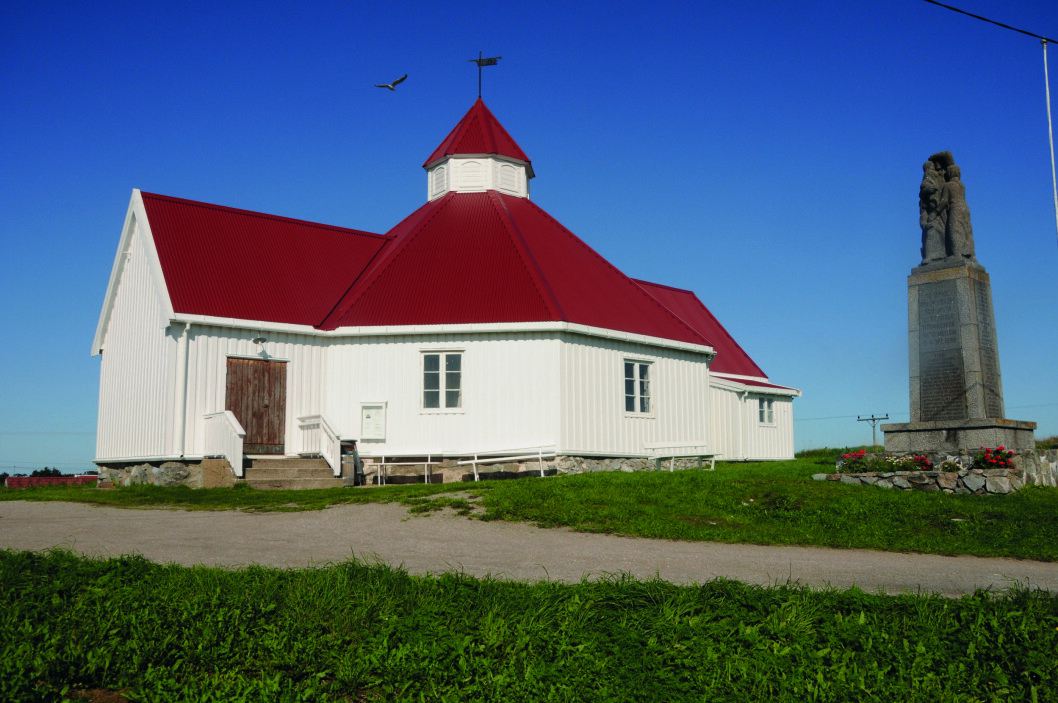 BAUTA: Ofrene for Titranulykken minnes ved kapellet. BAUTA: Ofrene for Titranulykken minnes ved kapellet.