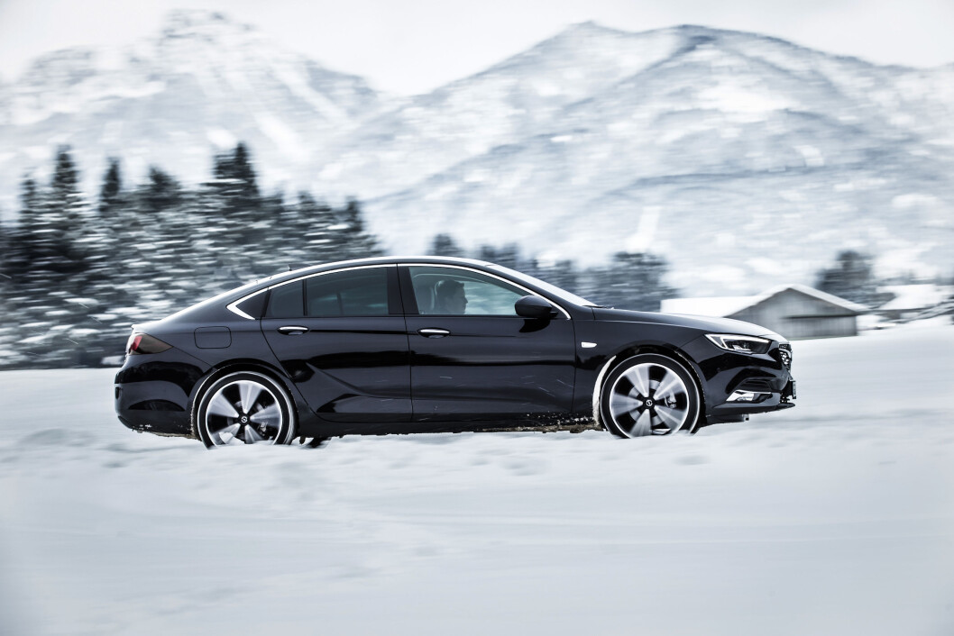 FULL FART: Et mer sporty utseende og kjøreegenskaper, inkludert firehjulstrekk, skal gjøre Opel Insignia Grand Sport til en vinner i Norge. Foto: Opel FULL FART: Et mer sporty utseende og kjøreegenskaper, inkludert firehjulstrekk, skal gjøre Opel Insignia Grand Sport til en vinner i Norge. Foto: Opel