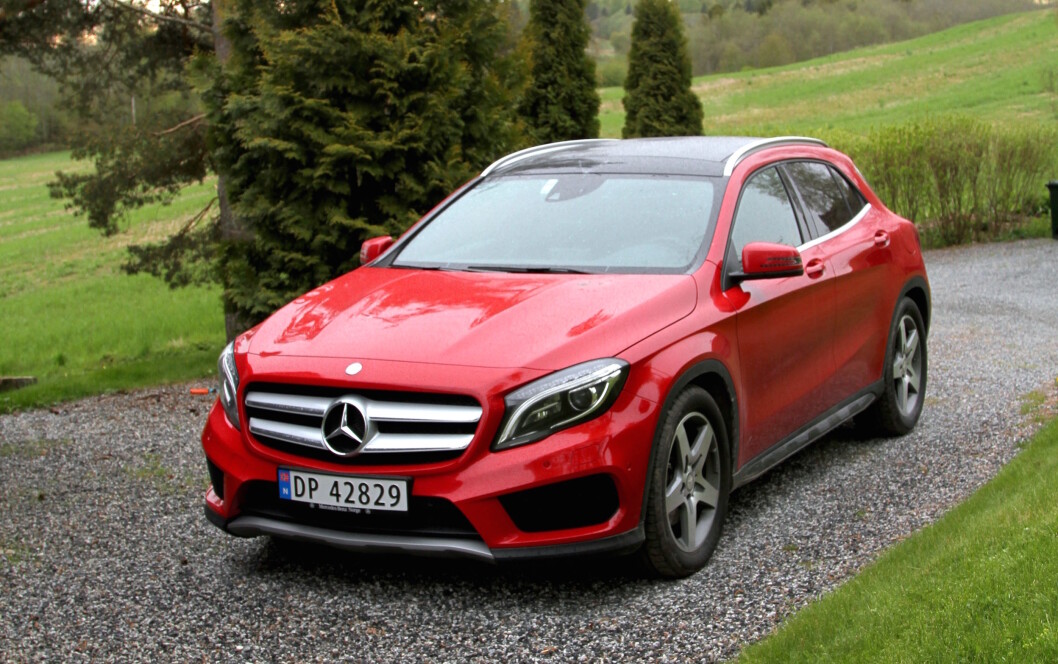 SPORTSLIG. Nye Mercedes GLA er en av de sportsligste, små SUV-ene på markedet. Men den er relativt dyr. Foto: Rune Korsvoll SPORTSLIG. Nye Mercedes GLA er en av de sportsligste, små SUV-ene på markedet. Men den er relativt dyr. Foto: Rune Korsvoll