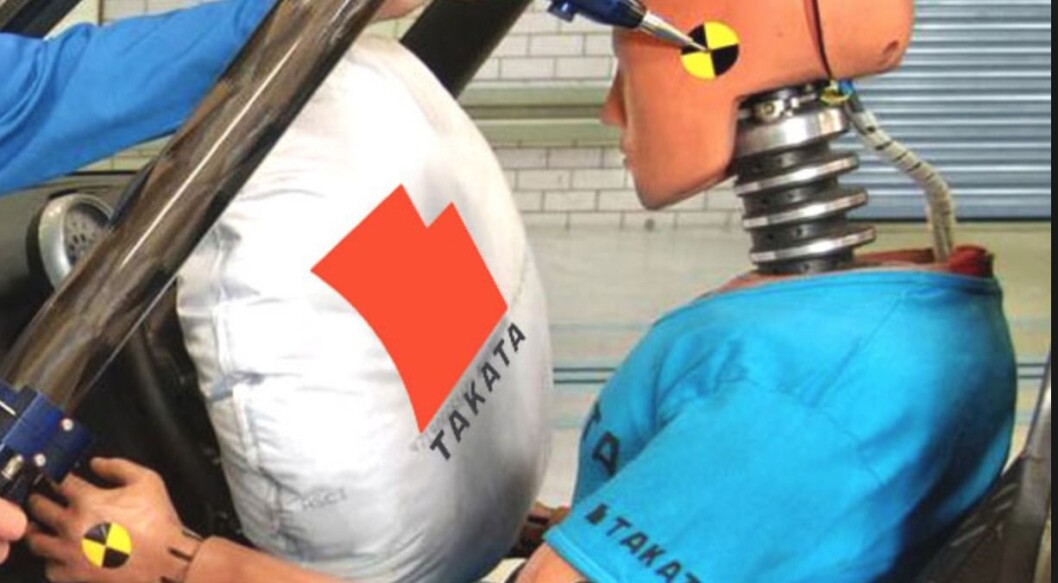 TAKATA-AIRBAG: Det kan oppstå funksjonsfeil som følge av høy temperatur og fuktighet. Derfor kaller Toyota tilbake 3 millioner biler. Foto: Takata TAKATA-AIRBAG: Det kan oppstå funksjonsfeil som følge av høy temperatur og fuktighet. Derfor kaller Toyota tilbake 3 millioner biler. Foto: Takata
