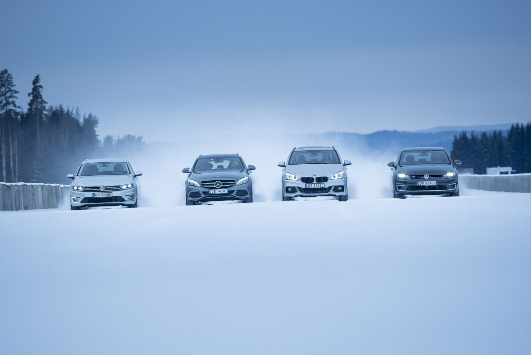 PLUG AND PLAY: Vi har testet VW Passat GTE (f.v.), Mercedes-Benz C 350e, BMW 225XE Active Tourer og VW Golf GTE Foto: Jon Terje Hellgren Hansen PLUG AND PLAY: Vi har testet VW Passat GTE (f.v.), Mercedes-Benz C 350e, BMW 225XE Active Tourer og VW Golf GTE Foto: Jon Terje Hellgren Hansen