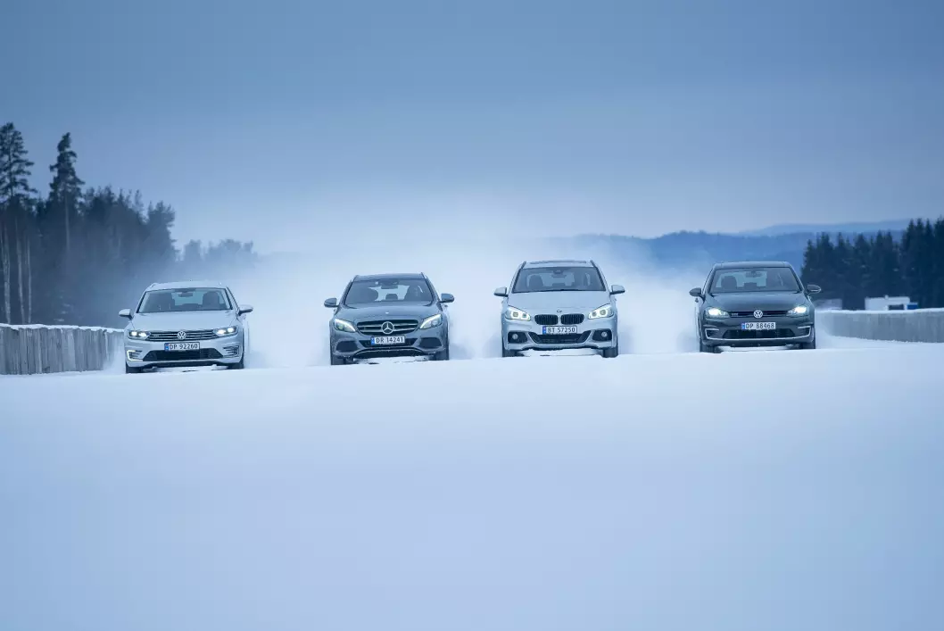 PLUG AND PLAY: Vi har testet VW Passat GTE (f.v.), Mercedes-Benz C 350e, BMW 225XE Active Tourer og VW Golf GTE Foto: Jon Terje Hellgren Hansen