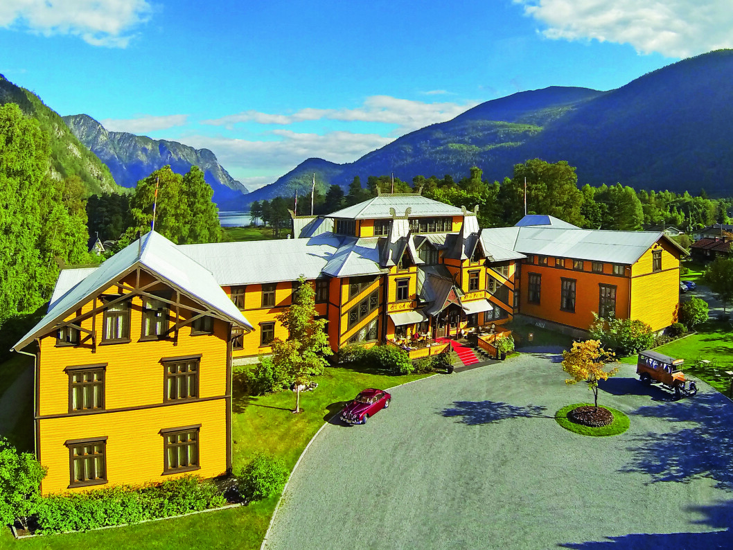 VELKOMMEN: Det fantastiske eventyrhotellet er inspirert av stavkirker og vikingtiden, med dragehoder, tårn og spir, altaner, utspring og gesimser. VELKOMMEN: Det fantastiske eventyrhotellet er inspirert av stavkirker og vikingtiden, med dragehoder, tårn og spir, altaner, utspring og gesimser.