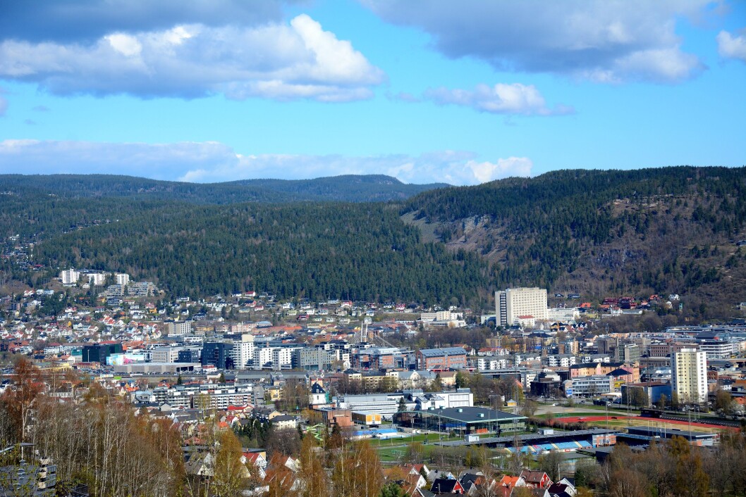 EN EVIGHET I DRAMMEN: Fra Drafnkollen har du oversikt over store deler av Drammen og marka bakenfor. I løpet av noen år har denne byen utviklet seg til et meget interessant stoppested langs en flott elv. Foto: Per Roger Lauritzen EN EVIGHET I DRAMMEN: Fra Drafnkollen har du oversikt over store deler av Drammen og marka bakenfor. I løpet av noen år har denne byen utviklet seg til et meget interessant stoppested langs en flott elv. Foto: Per Roger Lauritzen
