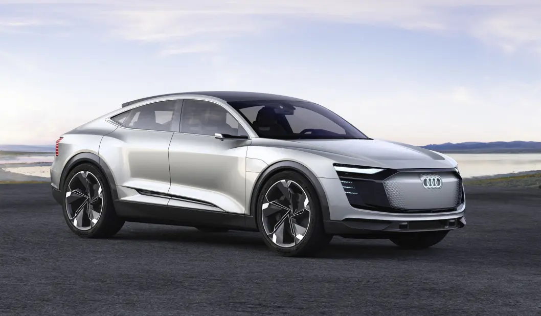 SPORTSLIG: Både design og drivverk har et sporty preg. De tre elektriske motorene yter opp mot 500 hester og gir bilen firehjulstrekk. Foto: Audi SPORTSLIG: Både design og drivverk har et sporty preg. De tre elektriske motorene yter opp mot 500 hester og gir bilen firehjulstrekk. Foto: Audi