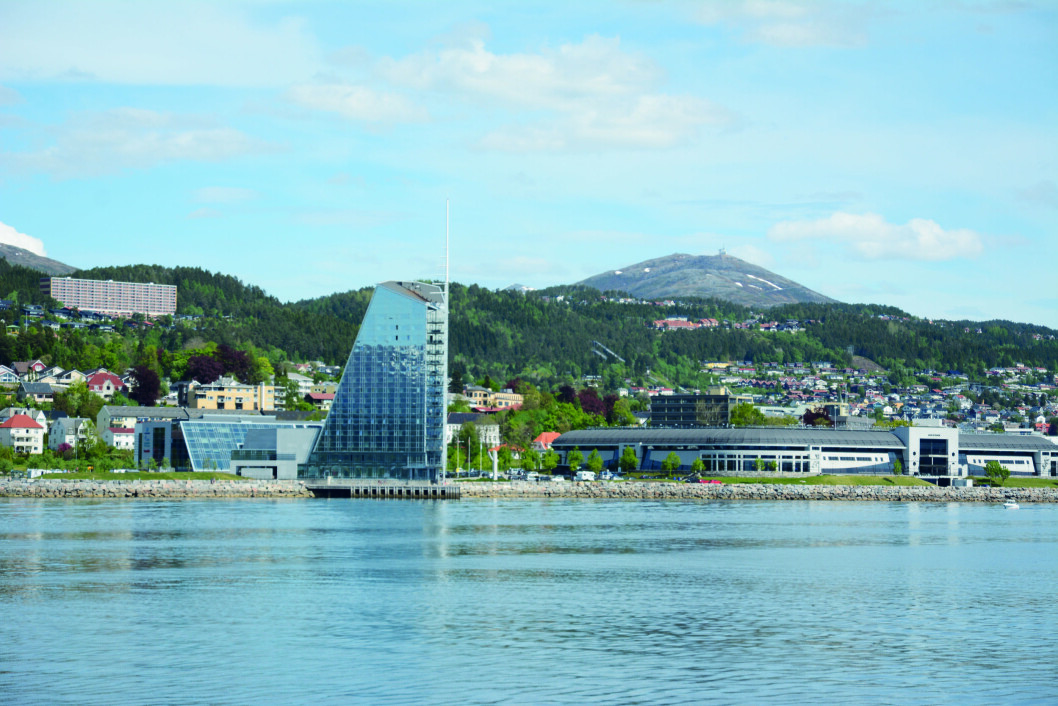 NY BY: Det moderne Molde med Bjørnsonhuset, Scandic Seilet og Aker stadion. Foto: Per Roger Lauritzen NY BY: Det moderne Molde med Bjørnsonhuset, Scandic Seilet og Aker stadion. Foto: Per Roger Lauritzen