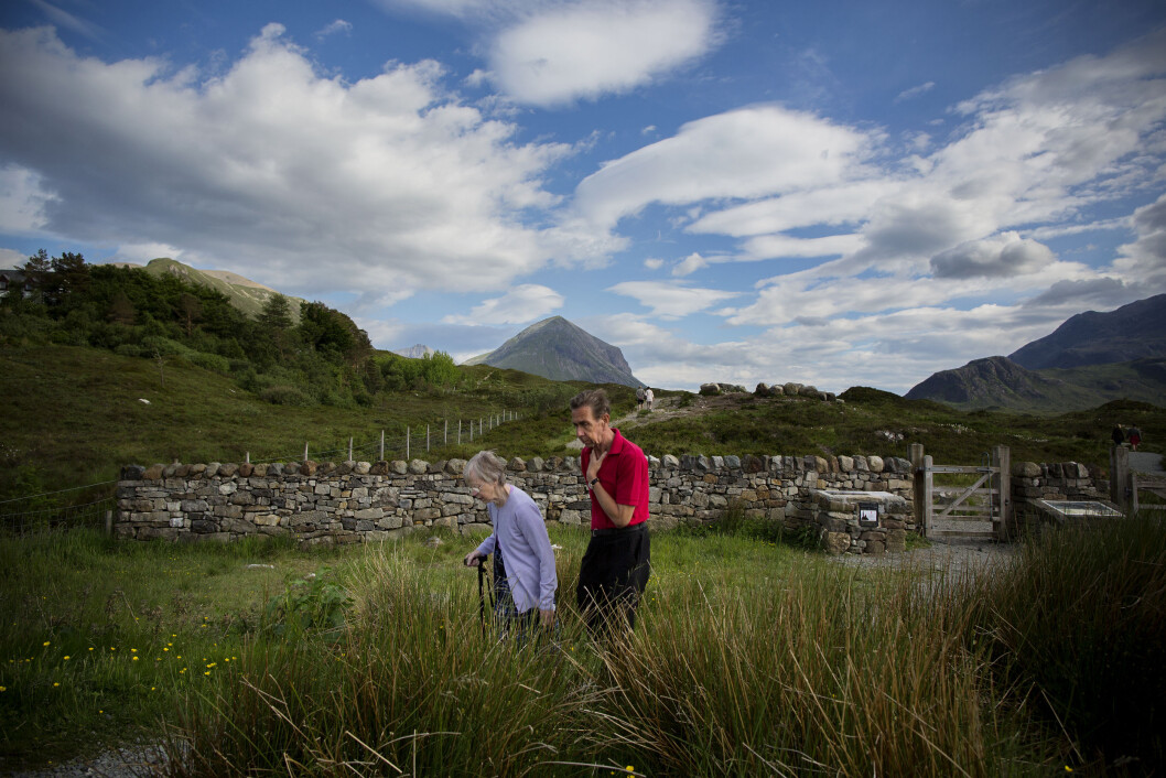 UT PÅ TUR: Fotturister ved Sligachan på Skye. UT PÅ TUR: Fotturister ved Sligachan på Skye.