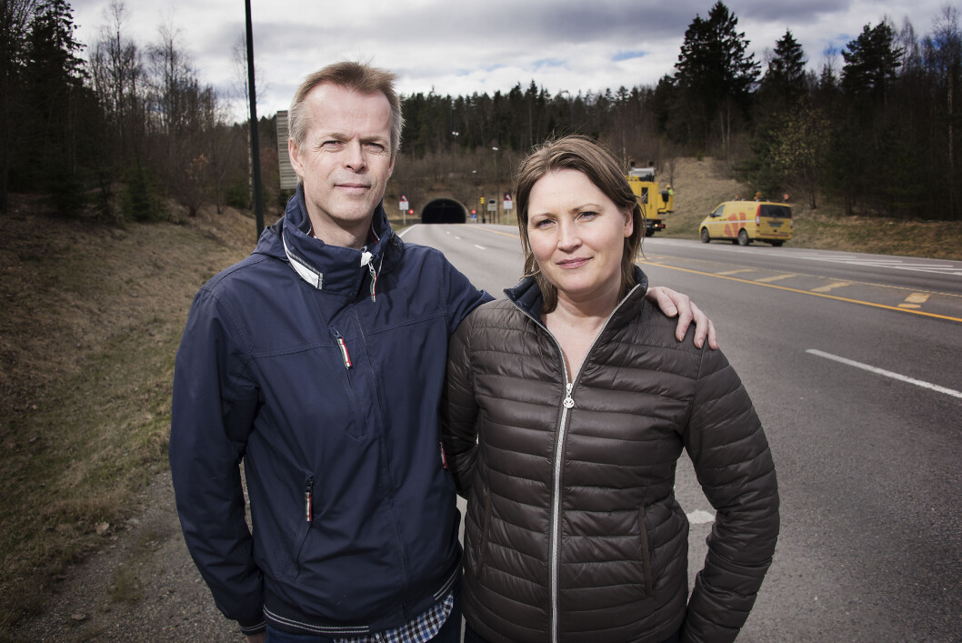 SKREKKTUREN: Ekteparet Laila og Einar Morland opplevde en ytterst dramatisk brann i Gudvangatunnelen i august 2013, og har siden arbeidet aktivt for å bidra til bedre sikkerhet i Norges over 1100 tunneler. Foto: Jon Terje Hellgren Hansen SKREKKTUREN: Ekteparet Laila og Einar Morland opplevde en ytterst dramatisk brann i Gudvangatunnelen i august 2013, og har siden arbeidet aktivt for å bidra til bedre sikkerhet i Norges over 1100 tunneler. Foto: Jon Terje Hellgren Hansen