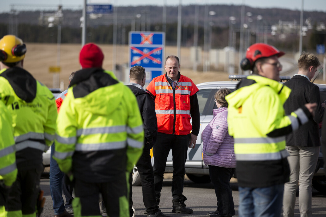 ADVARER: Statsråd Ketil Solvik-Olsen vurderer kraftige tiltak for å få bukt med mobilbruk bak rattet. Foto: Espen Røst ADVARER: Statsråd Ketil Solvik-Olsen vurderer kraftige tiltak for å få bukt med mobilbruk bak rattet. Foto: Espen Røst