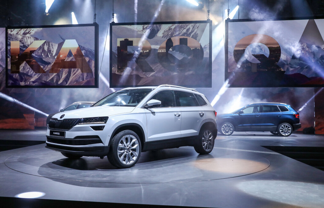 TØFFE TAK: I klassen for kompakte SUV-er er konkurransen virkelig tøff. Nye Skoda Karoq skal blant annet kjempe mot Toyota C-HR. Foto: Skoda TØFFE TAK: I klassen for kompakte SUV-er er konkurransen virkelig tøff. Nye Skoda Karoq skal blant annet kjempe mot Toyota C-HR. Foto: Skoda