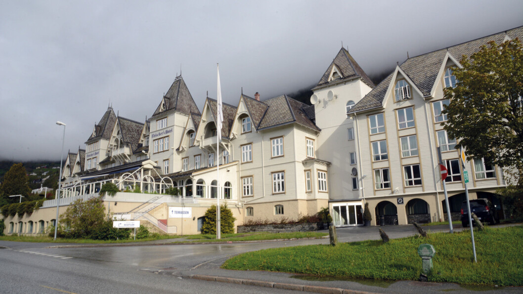 STOPP: Ærverdige Fleischer's Hotel ønsker velkommen. STOPP: Ærverdige Fleischer's Hotel ønsker velkommen.
