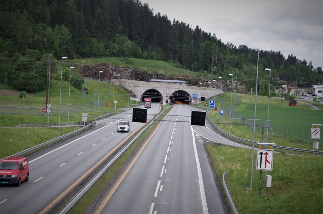 DELVIS TOPP: På bare deler av strekningen mellom Vinterbro og svenskegrensen er det slik veistandard som her ved Askimporten med fire felt og veitunnel i to tunnelløp. Foto: Geir Røed DELVIS TOPP: På bare deler av strekningen mellom Vinterbro og svenskegrensen er det slik veistandard som her ved Askimporten med fire felt og veitunnel i to tunnelløp. Foto: Geir Røed