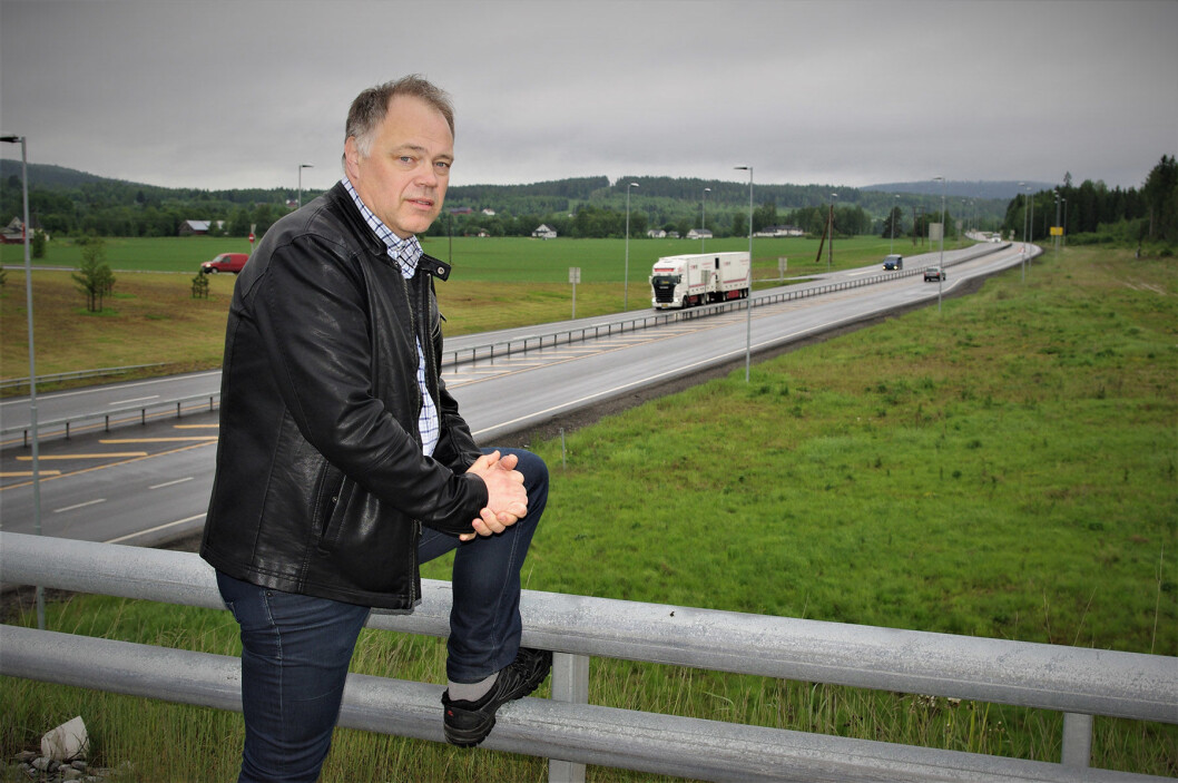 OPPGITT: – Første gang jeg var med på å behandle denne veiutbyggingen i lokalpolitikken var i 1992. Det er 25 år siden, sukker ordfører Knut Hvithammer i Sør-Odal. Foto: Geir Røed OPPGITT: – Første gang jeg var med på å behandle denne veiutbyggingen i lokalpolitikken var i 1992. Det er 25 år siden, sukker ordfører Knut Hvithammer i Sør-Odal. Foto: Geir Røed