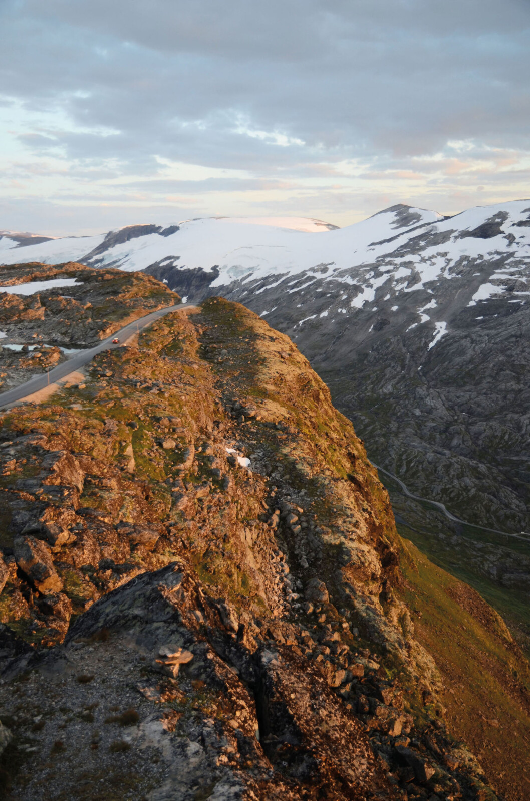 TIL TOPPS: Norges 4. høyeste bilvei går til topps på Dalsnibba TIL TOPPS: Norges 4. høyeste bilvei går til topps på Dalsnibba