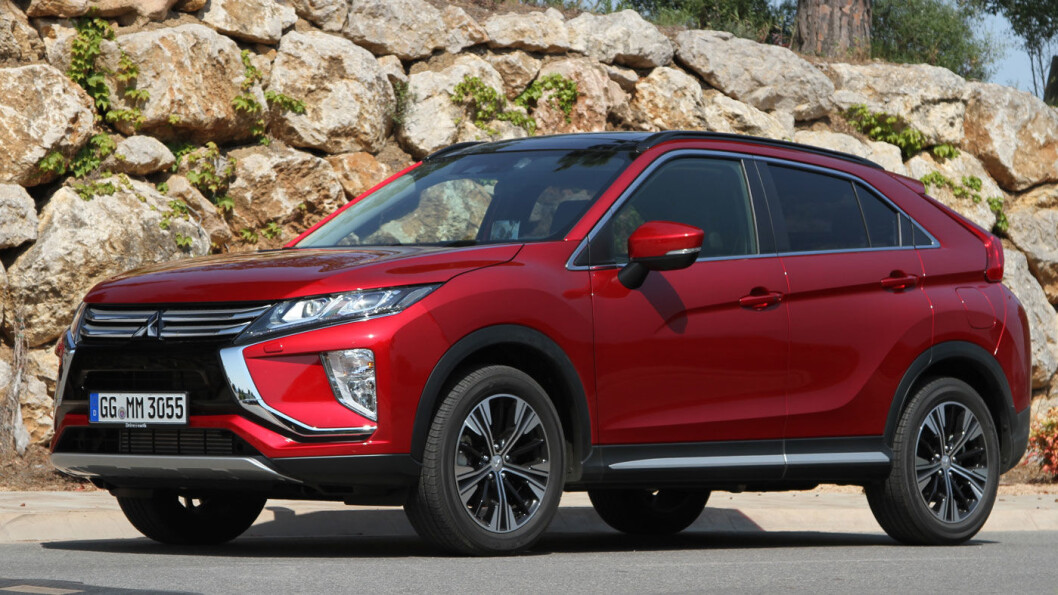 TØFF KONKURRANSE: Mitsubishi Eclipse Cross skal ta kampen opp mot tøffe konkurrenter som Nissan Qashqai og Toyota C-HR. Det barske utseendet skiller den fra mengden. Foto: Rune Korsvoll TØFF KONKURRANSE: Mitsubishi Eclipse Cross skal ta kampen opp mot tøffe konkurrenter som Nissan Qashqai og Toyota C-HR. Det barske utseendet skiller den fra mengden. Foto: Rune Korsvoll