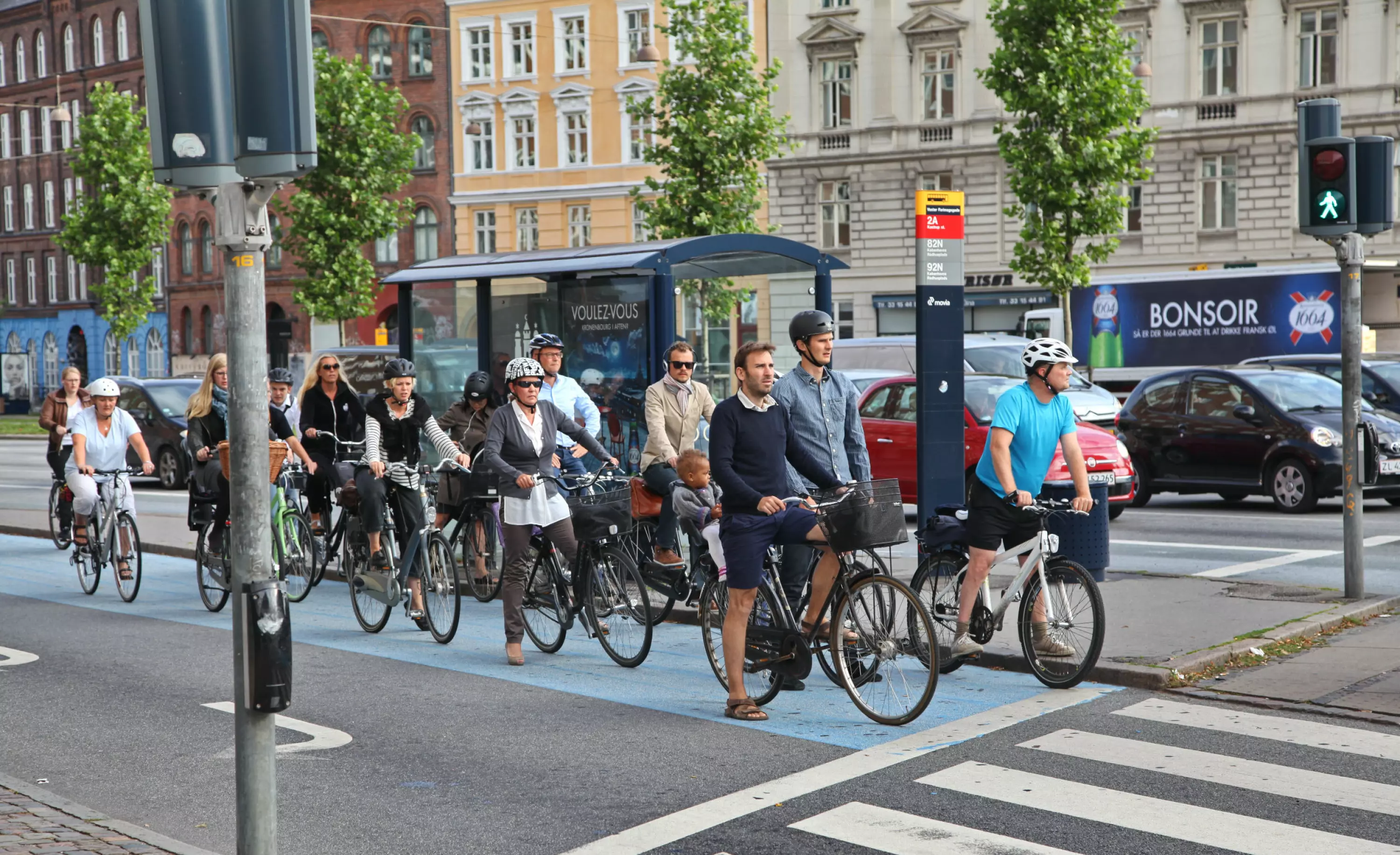 DANSKE TILSTANDER: Syklister venter på grønt lys i København. Foto: Shutterstock
