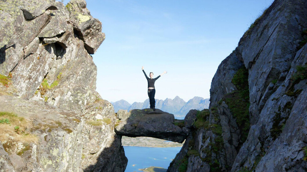 Djevelporten er en spektakulær fjelltur med utsikt over Svolvær. Djevelporten er en spektakulær fjelltur med utsikt over Svolvær.