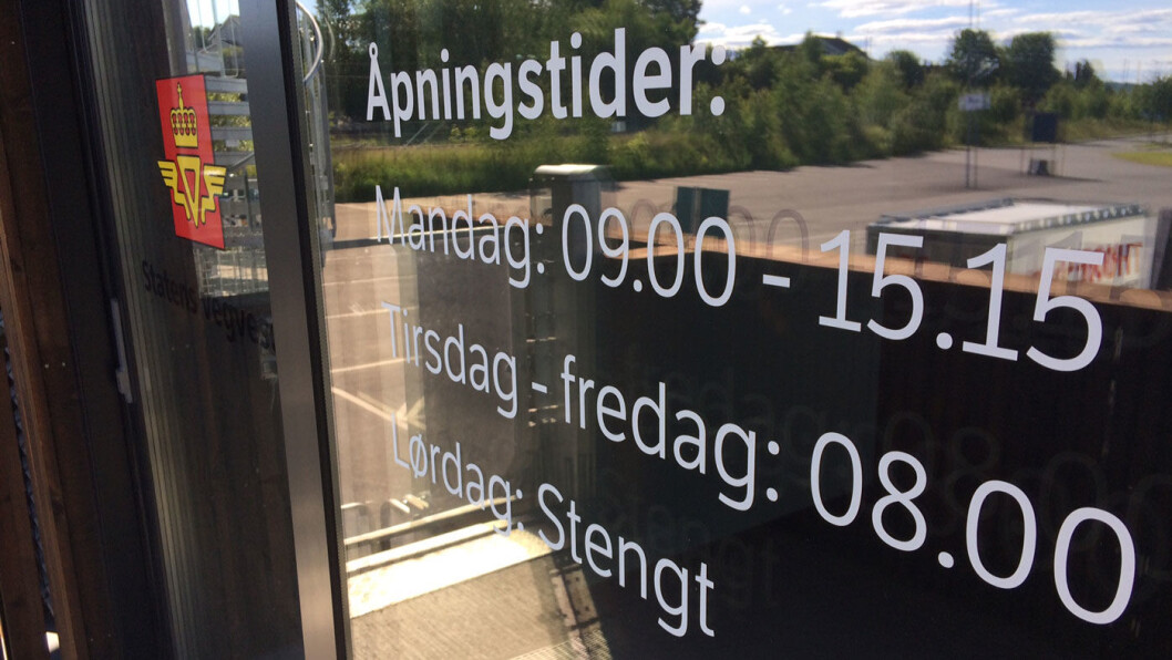 SOMMERTID: Førerprøver for MC må skje i sommerhalvåret når kapasiteten ved trafikkstasjonene er redusert. Det skaper store problemer, forteller trafikkskolene. Foto: Geir Røed SOMMERTID: Førerprøver for MC må skje i sommerhalvåret når kapasiteten ved trafikkstasjonene er redusert. Det skaper store problemer, forteller trafikkskolene. Foto: Geir Røed