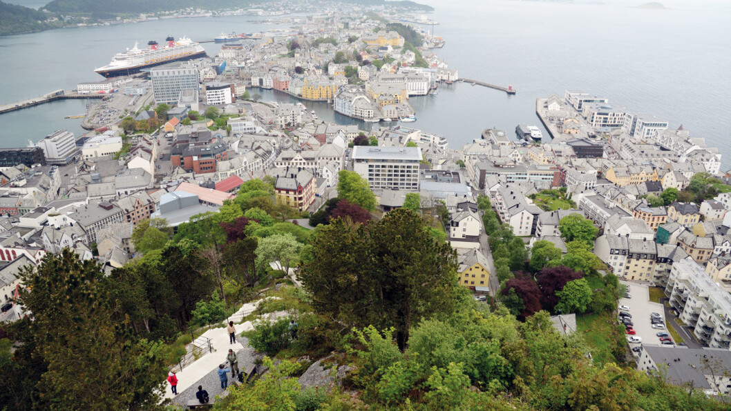 MAGISK UTSYN: Den fineste oversikten over Ålesund og omegn får du fra fjellet Aksla. Foto: Per Roger Lauritzen MAGISK UTSYN: Den fineste oversikten over Ålesund og omegn får du fra fjellet Aksla. Foto: Per Roger Lauritzen