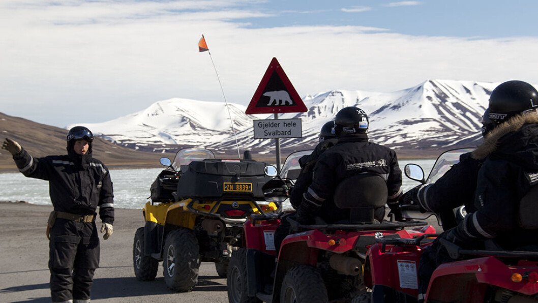 På tur med ATV gjennom Adventdalen. På tur med ATV gjennom Adventdalen.