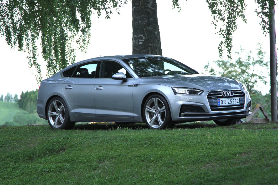 ELEGANT: Audi A5 Sportback er en god blanding av eleganse og sportslighet. Foto: Rune Korsvoll ELEGANT: Audi A5 Sportback er en god blanding av eleganse og sportslighet. Foto: Rune Korsvoll