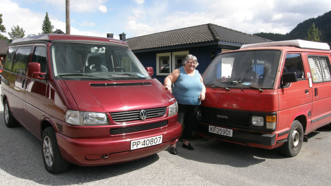 UT PÅ TUR: Torilds bobil bruker hun bare om sommeren. Den bærer det stolte navnet «Snilen» (t.v.). Vinterbilen, en Renault, derimot kaller hun «Sølvpilen». Foto: Privat UT PÅ TUR: Torilds bobil bruker hun bare om sommeren. Den bærer det stolte navnet «Snilen» (t.v.). Vinterbilen, en Renault, derimot kaller hun «Sølvpilen». Foto: Privat