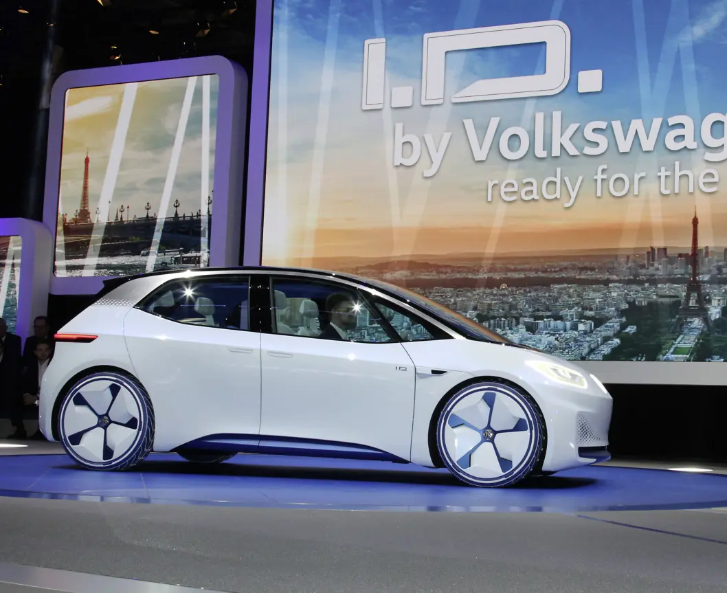 OM TO ÅR: I.D. blir VWs nye folkevogn når den er ferdig om to år. Den blir stor som en Golf med innvendig plass som en Passat og kjører opp til 600 kilometer på fullt batteri. Foto: VW OM TO ÅR: I.D. blir VWs nye folkevogn når den er ferdig om to år. Den blir stor som en Golf med innvendig plass som en Passat og kjører opp til 600 kilometer på fullt batteri. Foto: VW